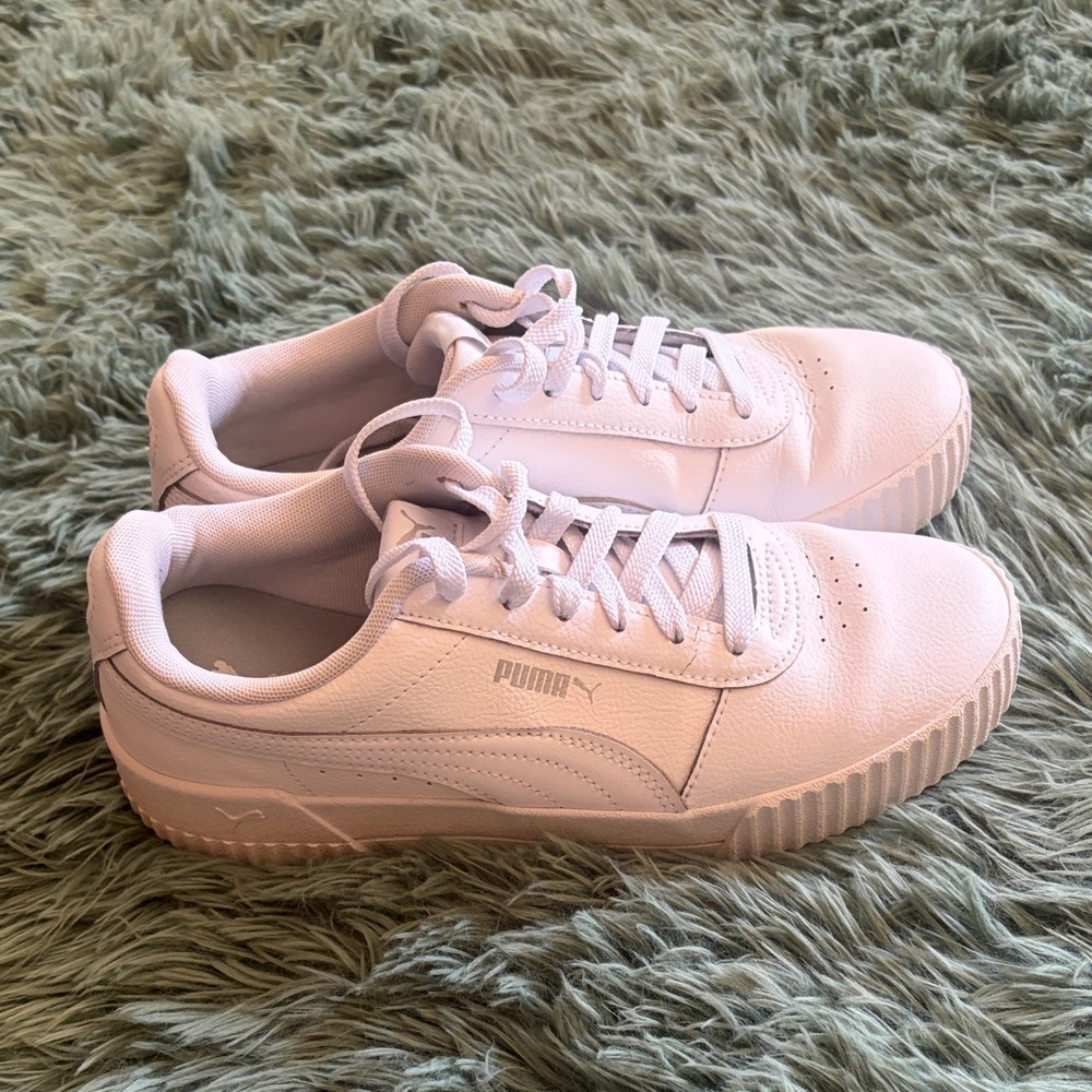 Puma White Low-Top Leather Sneakers size 9 women’s casual shoes lace up clean